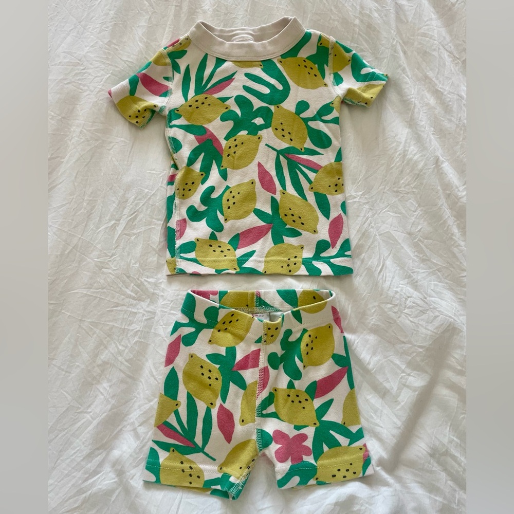 Hanna Andersson Green and Yellow Pajama Set with Tropical Print